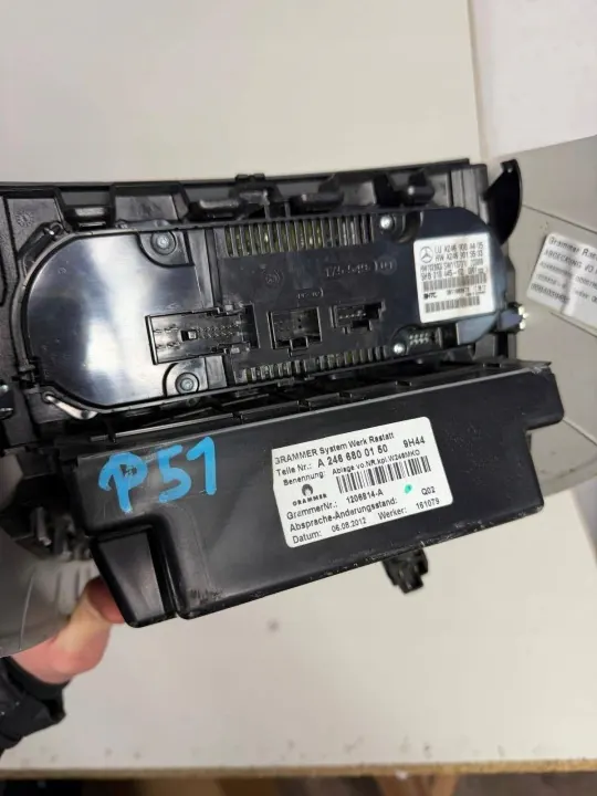 Mercedes B W246 klimatpanelsram OEM JPFA2466800150 image 9