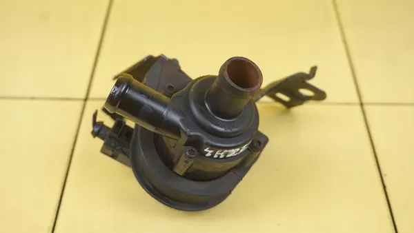 OCTAVIA PASSAT LEON 1.8 TSI Vattenpump 1K0965561JJ image 2