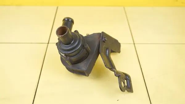 OCTAVIA PASSAT LEON 1.8 TSI Vattenpump 1K0965561JJ image 3