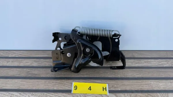Oikea konepeltilukko OEM 7300570-06 94H Mini Cooper image 2