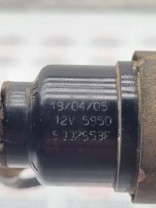 Pompe à carburant chauffage auxiliaire VW Passat B6 OEM 9002853F image 5