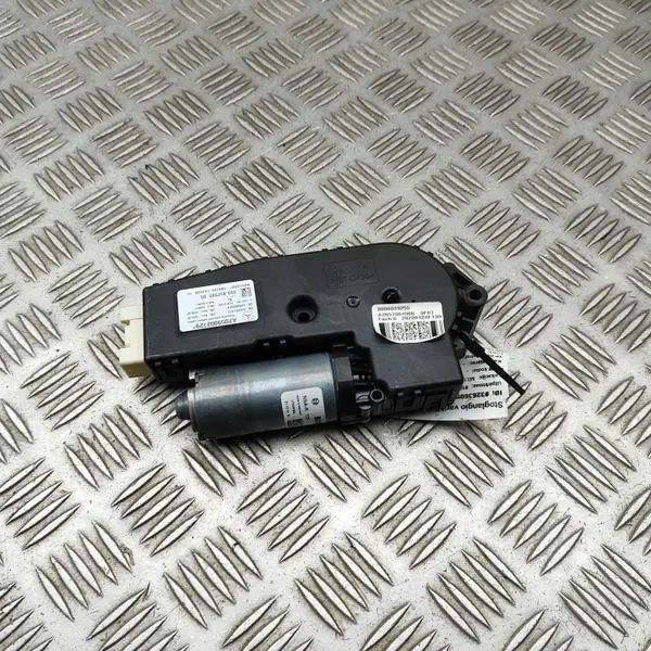 Moteur de toit ouvrant Mercedes OEM A2059002729 - Occasion image 5