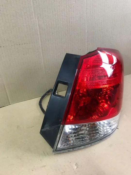 Luz trasera derecha Subaru Outback 09-14 OEM image 2