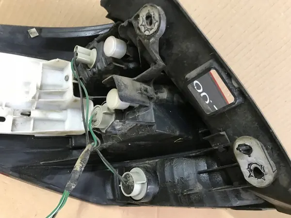Luz trasera derecha Subaru Outback 09-14 OEM image 9
