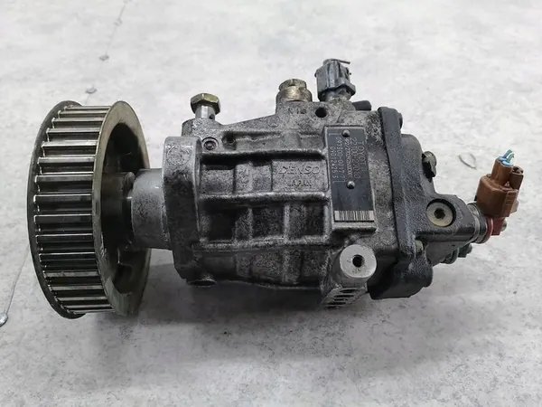 Bomba de Combustível Toyota Corolla Verso I 2.0 DENSO 22100-27010 image 2