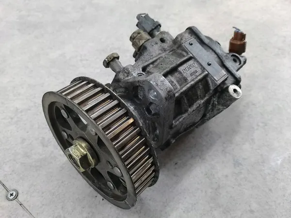 Bomba de Combustível Toyota Corolla Verso I 2.0 DENSO 22100-27010 image 4