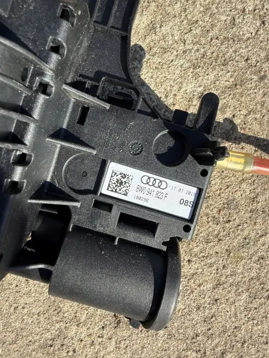 Distribuidor de corrente Audi A5 II F5 8W OEM 8W0941823F image 2