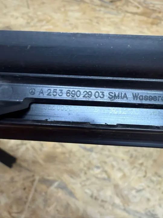 Framvänster Vindrutelist OEM A2536902903 image 3