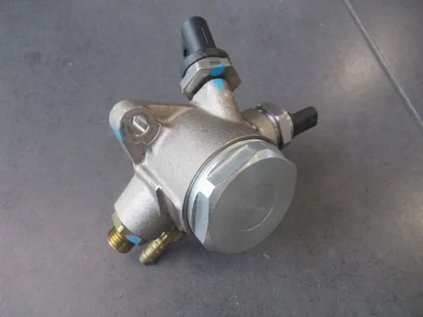 Kraftstoffpumpe VW Audi Skoda 079127025T image 2