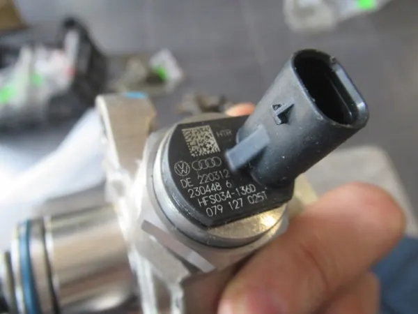 Kraftstoffpumpe VW Audi Skoda 079127025T image 3