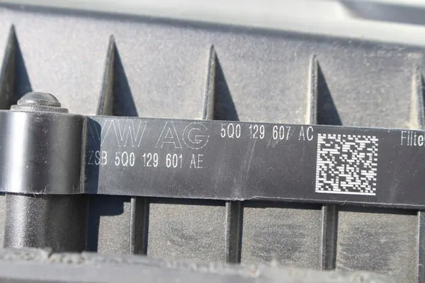 Filtre à air VW Audi d'occasion OEM 5Q0129607AC image 6