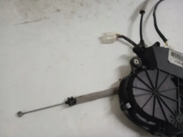 BMW Bagagelås OE 51247191213 image 3