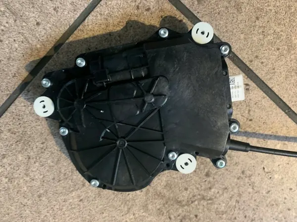 BMW Bagagelås OE 51247191213 image 8