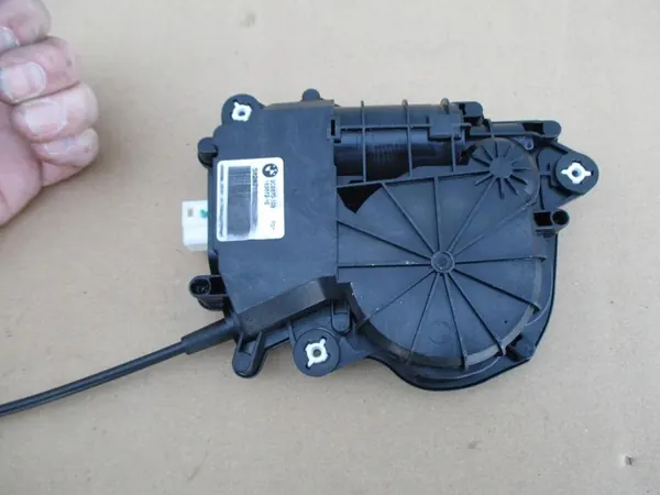 BMW Bagagelås OE 51247191213 image 9