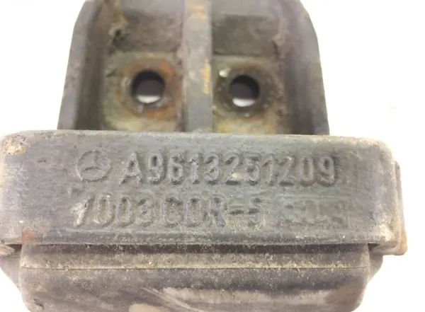 OEM 9613251209 Mercedes-Benz Parachoques de eje image 3