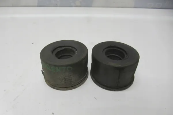 Kia Sorento Rahmen-Gummilager OEM 84161-3E000 image 2
