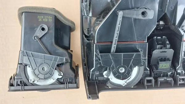 VW GOLF V JETTA Grelhas de Ventilação Esquerda Direita 1K0819743A image 4