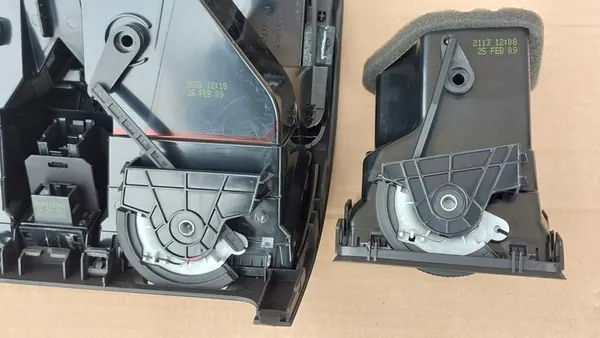 VW GOLF V JETTA Grelhas de Ventilação Esquerda Direita 1K0819743A image 5