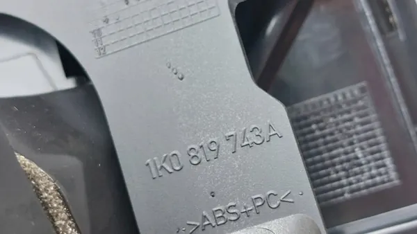 VW GOLF V JETTA Grelhas de Ventilação Esquerda Direita 1K0819743A image 9