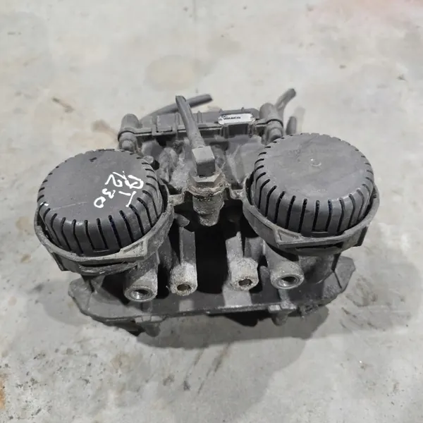 ABS-Modulator OEM 0004296424 für Atego Hinterachse image 2