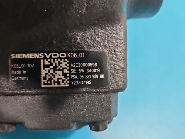 Pompe à injection Peugeot 407 2.0 HDI OEM 9658193980 image 9