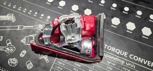 Lámpara LED trasera izquierda 8K9945093B - Audi A4 B8 Avant image 2