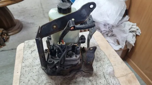 Bomba de direção assistida Ford Kuga C-Max Focus image 4