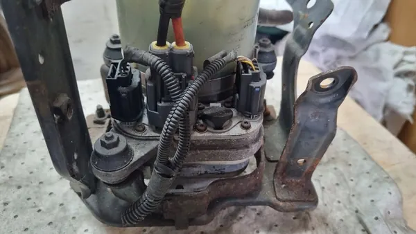 Bomba de direção assistida Ford Kuga C-Max Focus image 5