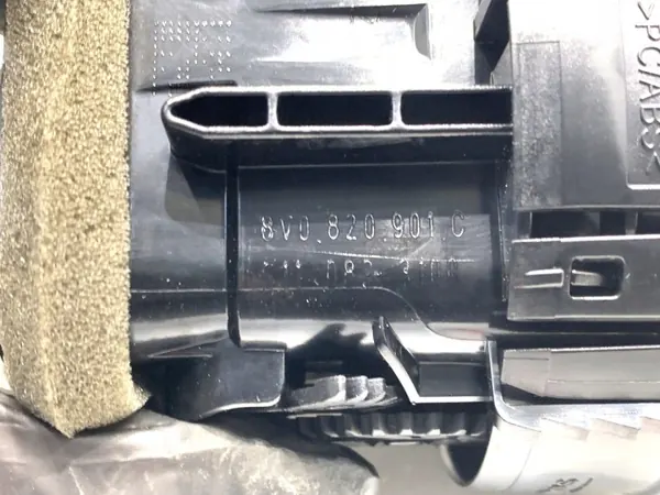 Grelha ventilação dianteira centro OEM 8V0820901C Audi A3 image 4