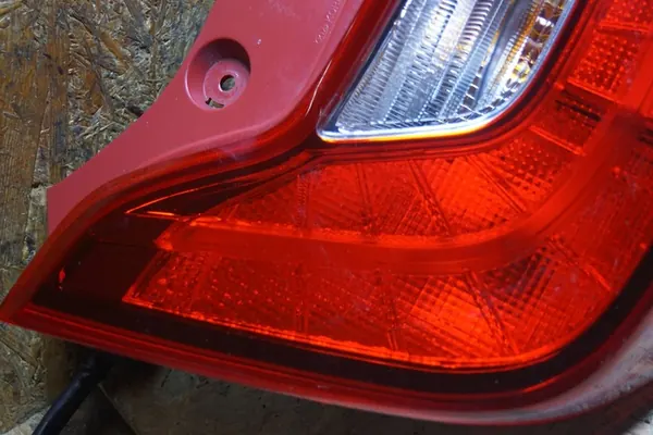 Luz trasera izquierda Kia Picanto III image 3