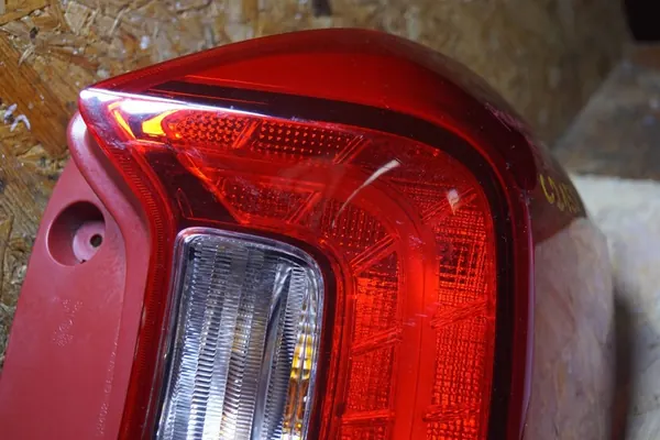 Luz trasera izquierda Kia Picanto III image 5