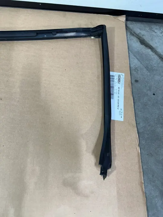 OEM A2307200978 etutuuletin tiiviste Mercedes SL R230:lle image 3