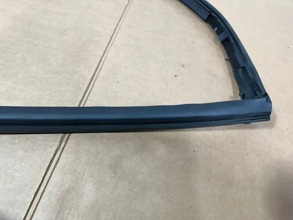 OEM A2307200978 etutuuletin tiiviste Mercedes SL R230:lle image 9