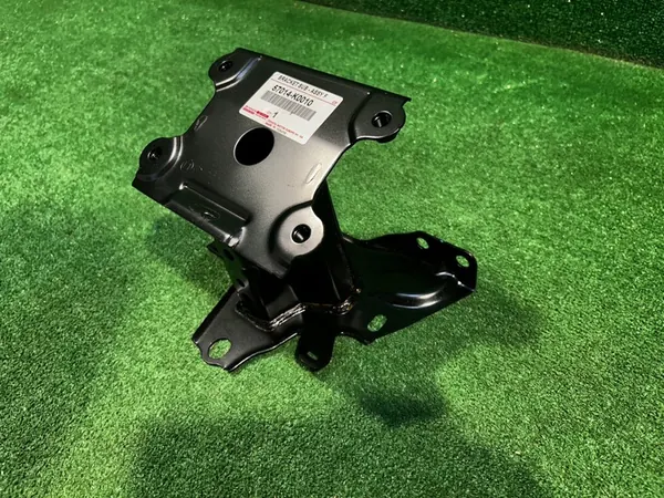 TOYOTA YARIS IV VASEN ETUVAHINGON ALUE 57014-K0010 image 3