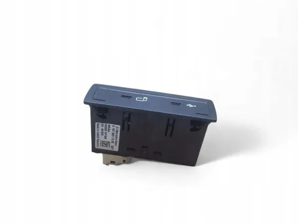 Port USB OEM A1678201302 pour Mercedes-Benz GLC image 4