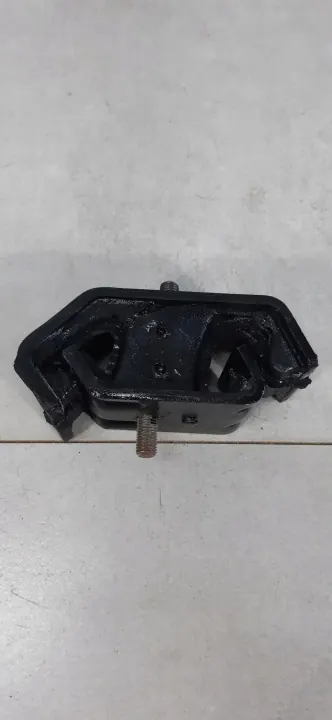 Motorfäste bak OEM 11710-82610 Suzuki Sprint image 3