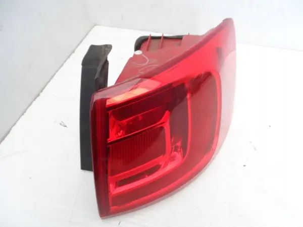 Luz Trasera Derecha VW Jetta 5C USA 5C6945096D image 2