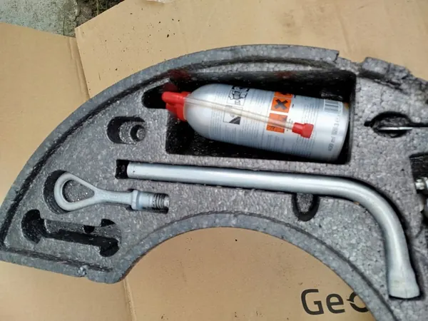 AUDI TT 8N Kofferraumfüllset image 2