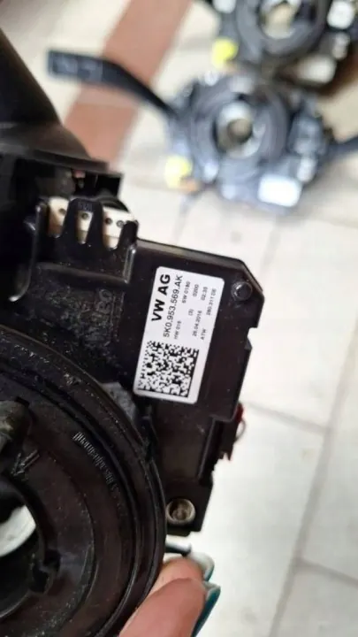 Hebilla de cinturón OEM 5K0953569AK para VW Group image 3