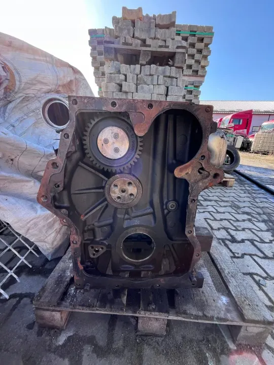 Bloque de soporte motor D2676 LF 78, 2021 - Usado image 3