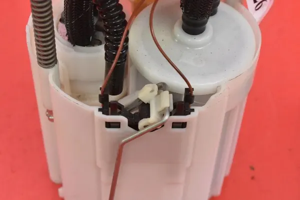 Bomba de combustível Fiat Bravo 2 II 1.4 T-JET 150 KM OEM 51807373 image 6