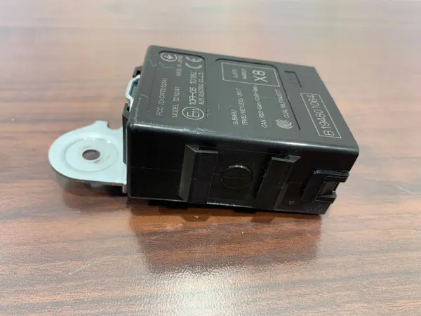Subaru Keyless Start Modul OEM 10R0510182 image 3