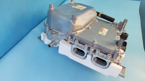 Mitsubishi OEM 9410A163 Muunnin Outlander III PHEV:lle image 4