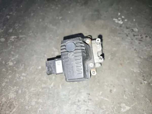 Inyector AdBlue OEM 0001403939 EM para Camiones Mercedes image 2