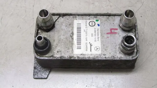Refroidisseur d'huile Mercedes OEM A0995001300 - Occasion image 2