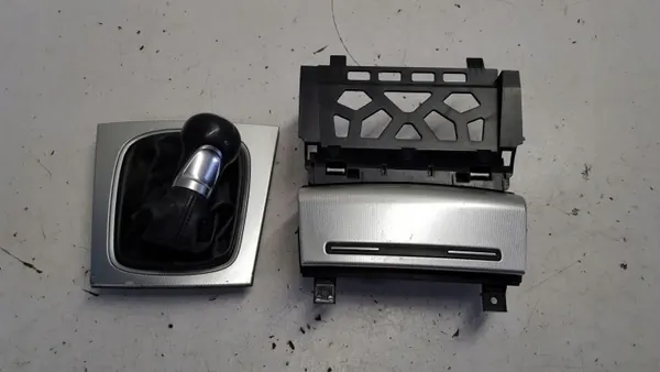 Rangement pommeau Audi A3 8P OEM 8P043634 image 2