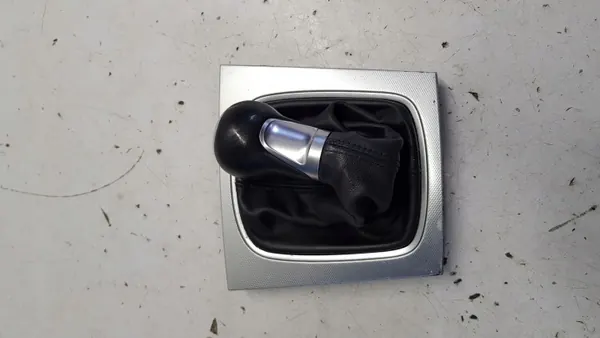 Rangement pommeau Audi A3 8P OEM 8P043634 image 7