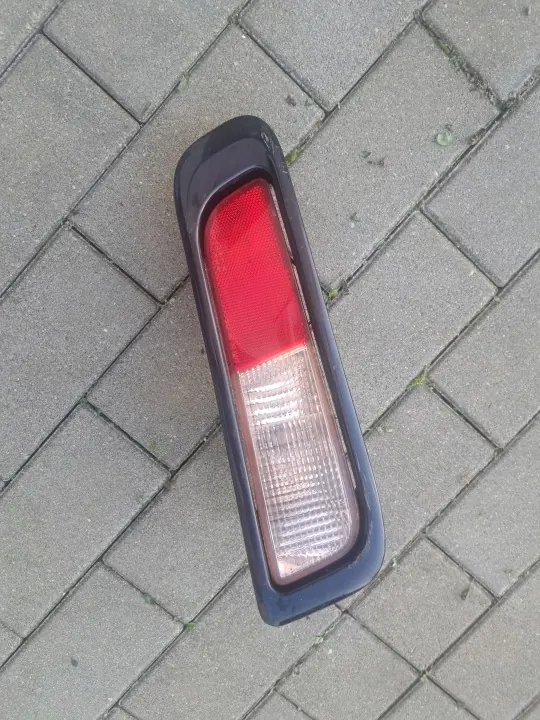 Mitsubishi OEM 6410C818 takaoikea valo - Käytetty image 2