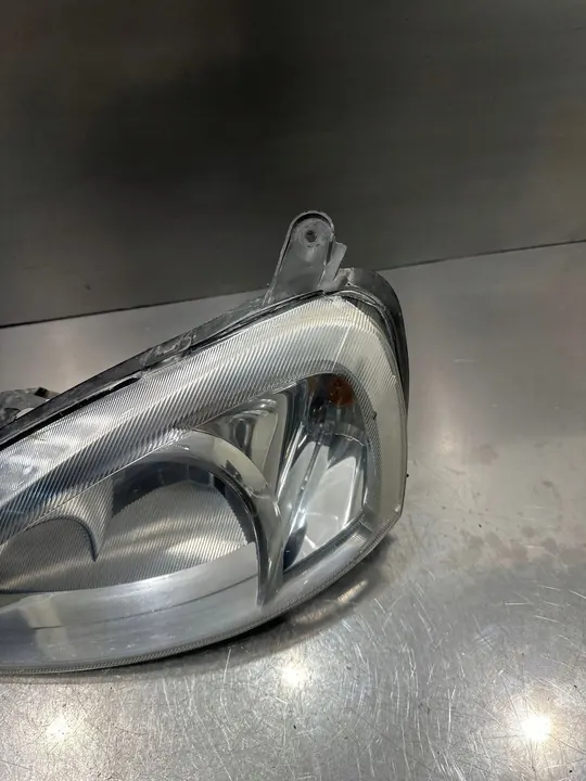 Opel Combo C 2005 Vasemman etuvalon image 2