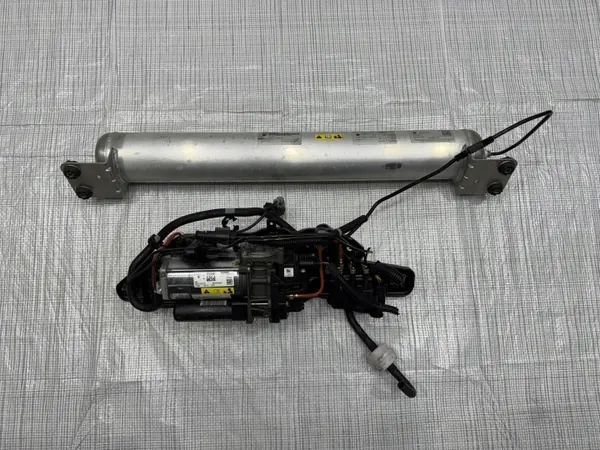 Maserati Granturismo Federungskompressor OEM 6701727170 image 2